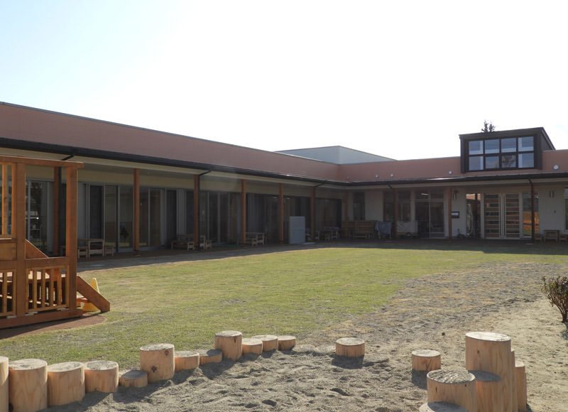 パリス将監西保育園の園舎と園庭